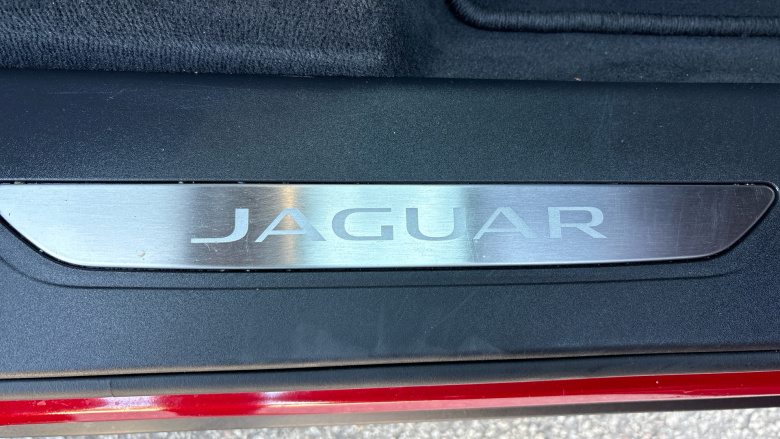 Jaguar F-Pace 2.0 D200 R-Dynamic SE Black 5dr Auto AWD Diesel Estate